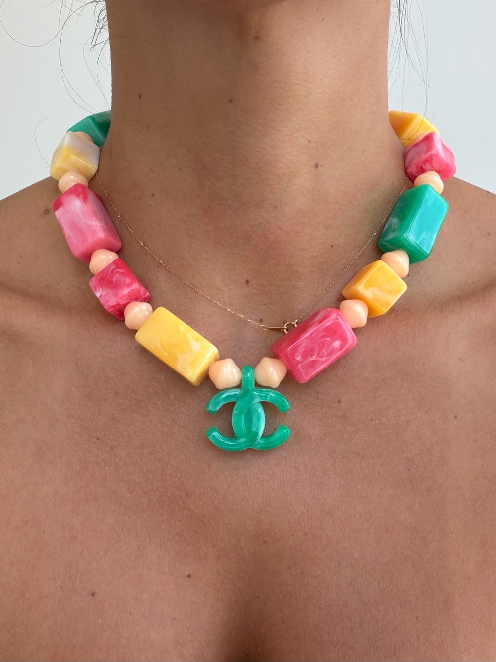 💚CHANEL Colorblock Beaded Necklace with Green CC Pendant🌈 - Picture 10 of 10